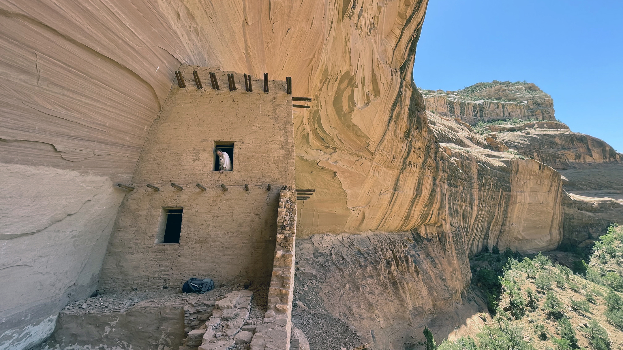 UNM researchers explore ancient architecture at Tsé Yaa Kin 