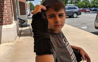 Luke Zimmerman broke his right wrist. Luke Zimmerman cast