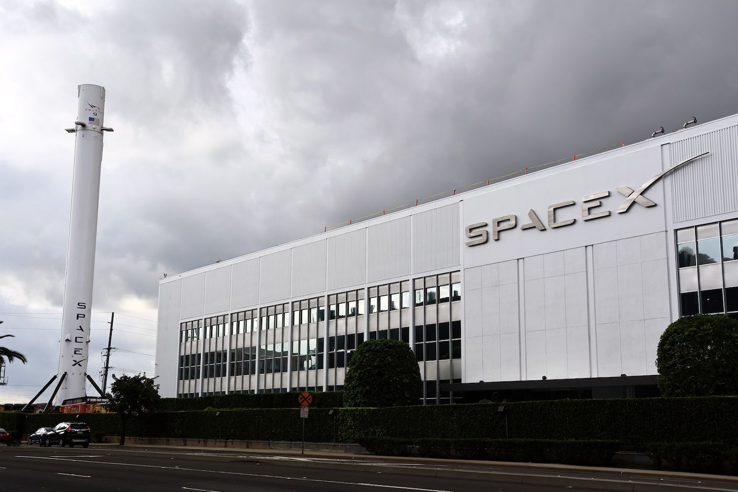 SpaceX Stock Bulls Eye $190 While Morningstar Sees $63 Value