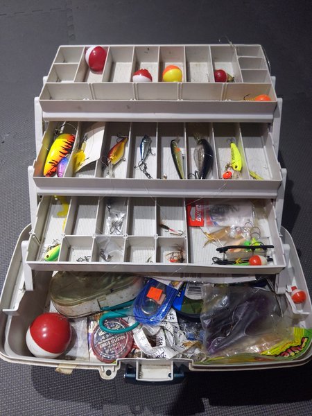 Fishing tackle box