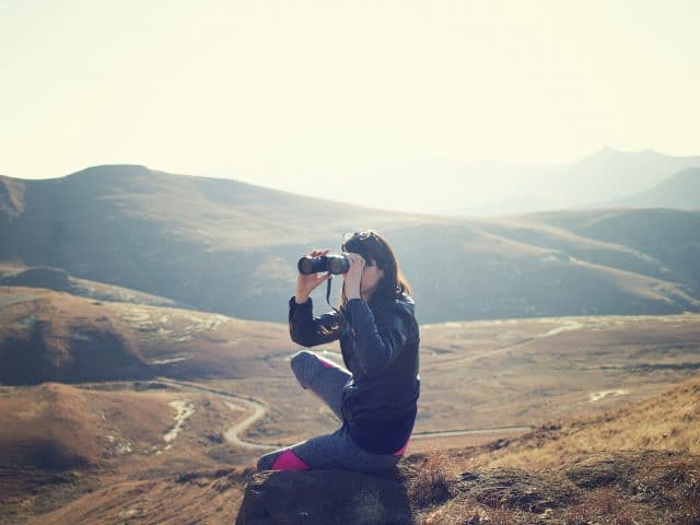 The Best Binoculars for General Outdoor Use Featured Image - Photo by Pawel Janiak on Unsplash