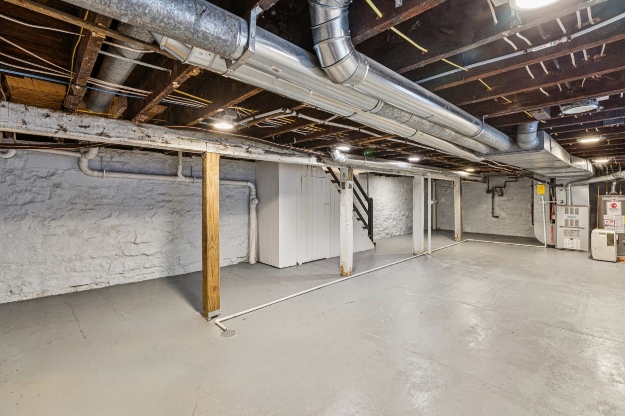Interior 4260 Norfolk St. Louis MO