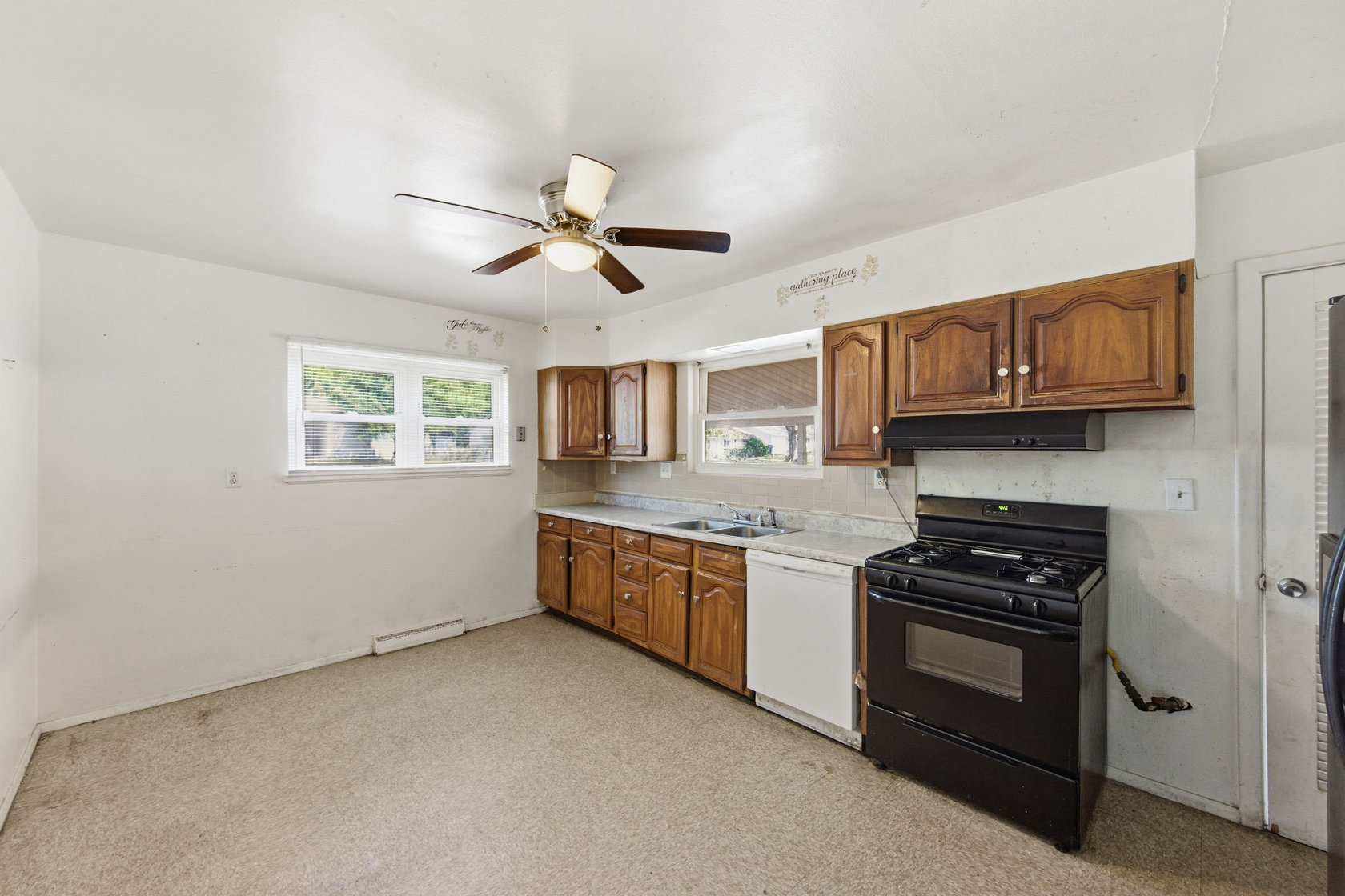 9832 Guthrie St. Louis