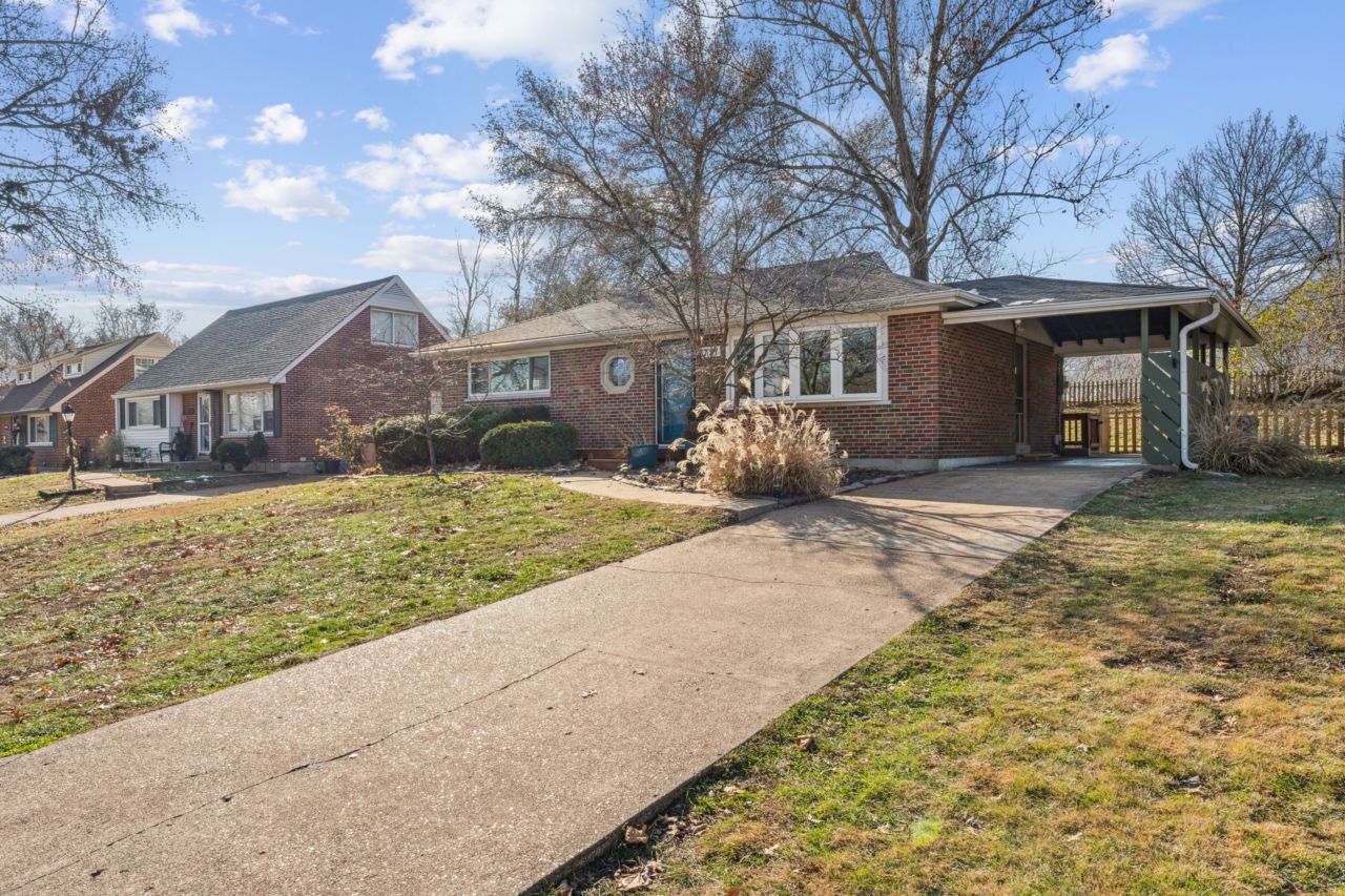 8721 Del Vista Crestwood MO Exterior