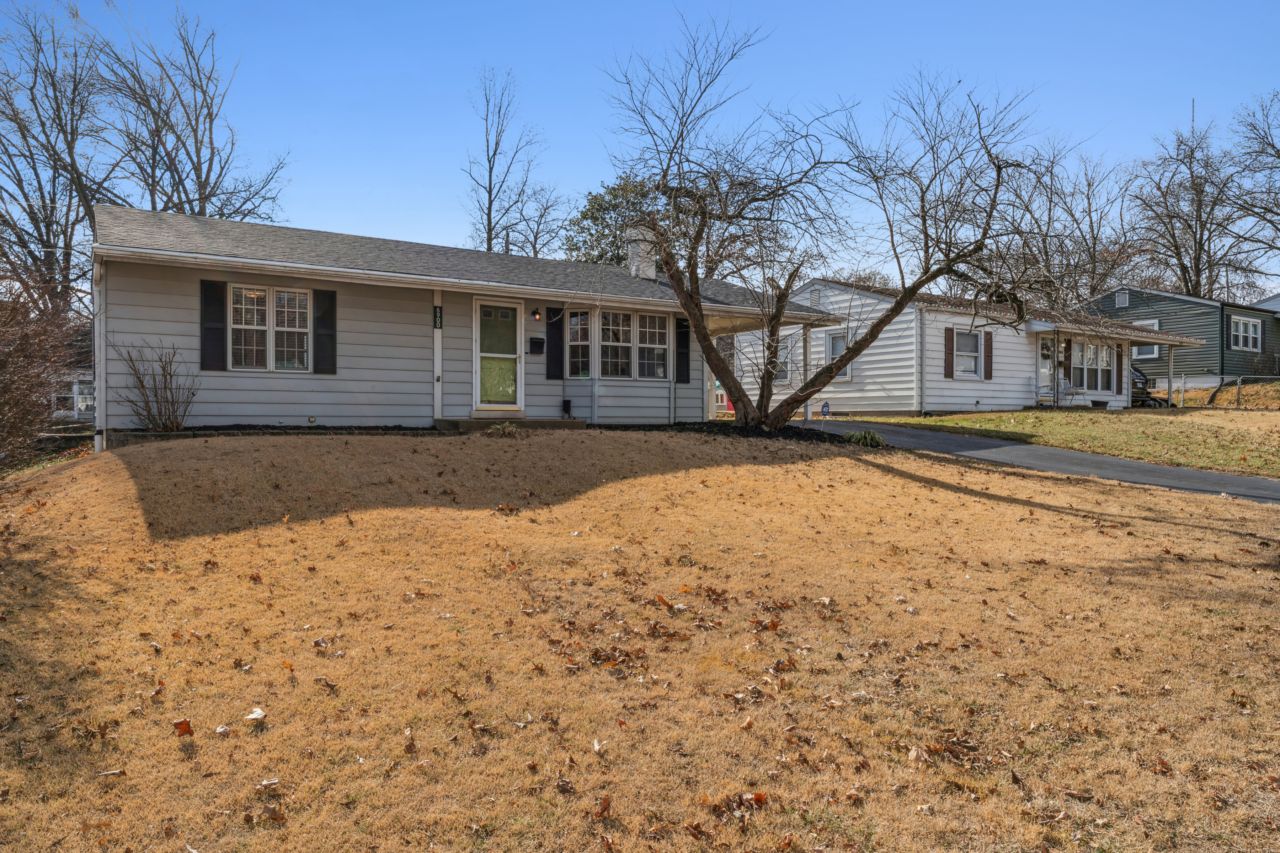 6900 Foxcroft Drive St. Louis Missouri Exterior