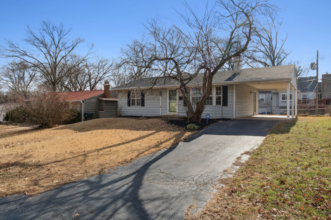 6900 Foxcroft Drive St. Louis Missouri Exterior