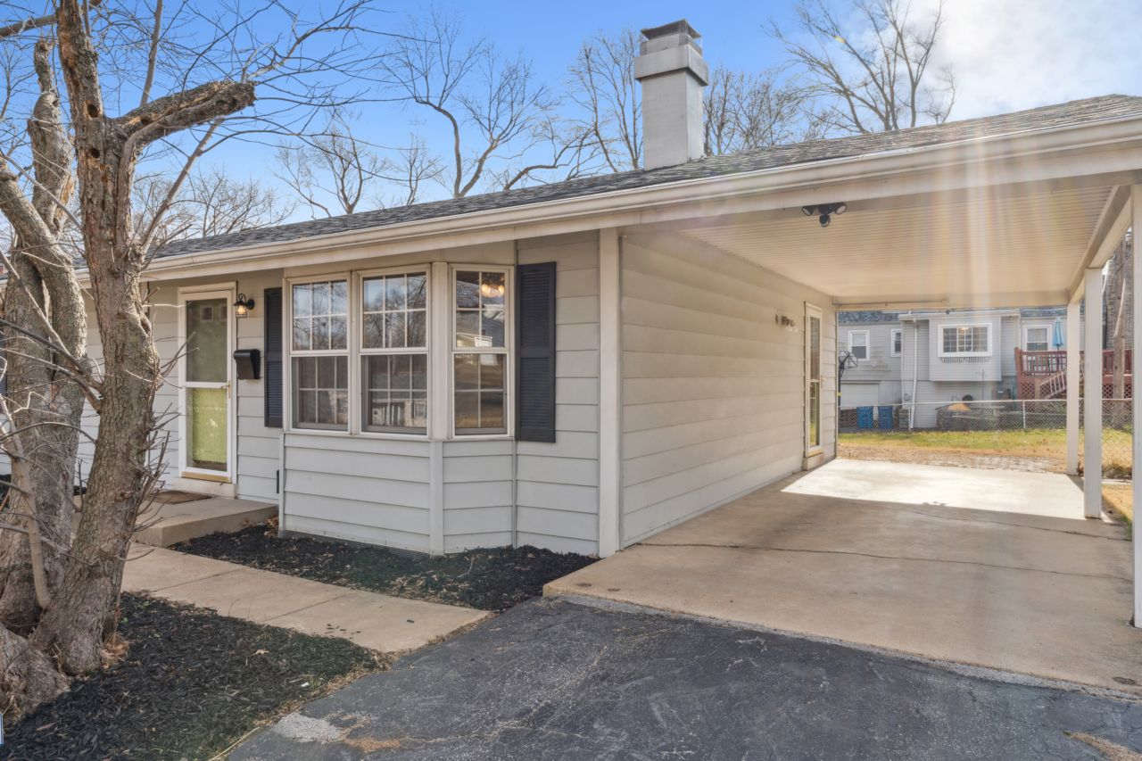 6900 Foxcroft Drive St. Louis Missouri Exterior