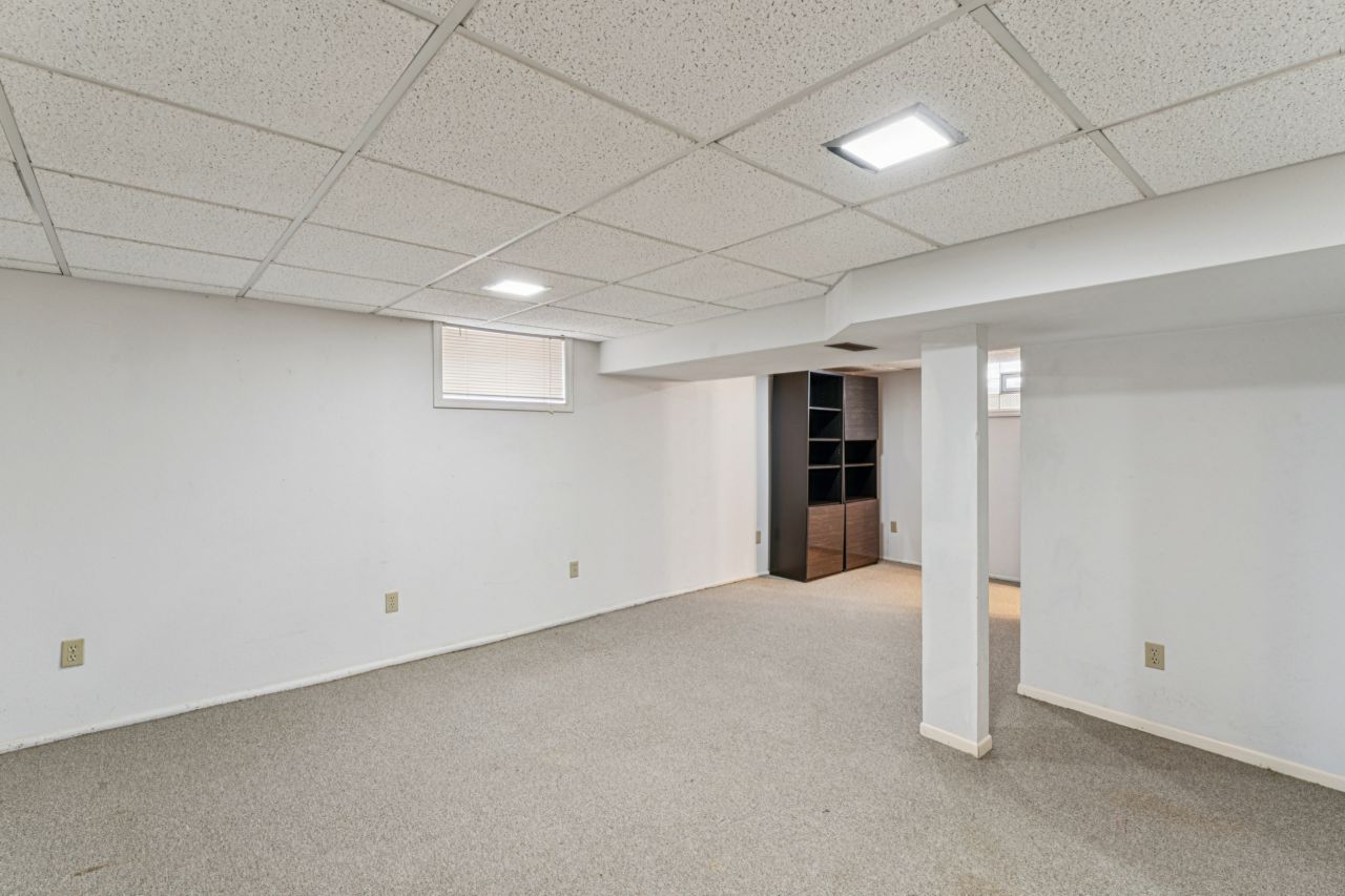 6900 Foxcroft Drive St. Louis Missouri rec room