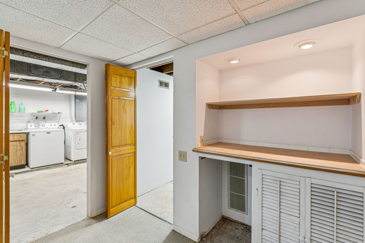 6900 Foxcroft Drive St. Louis Missouri basement