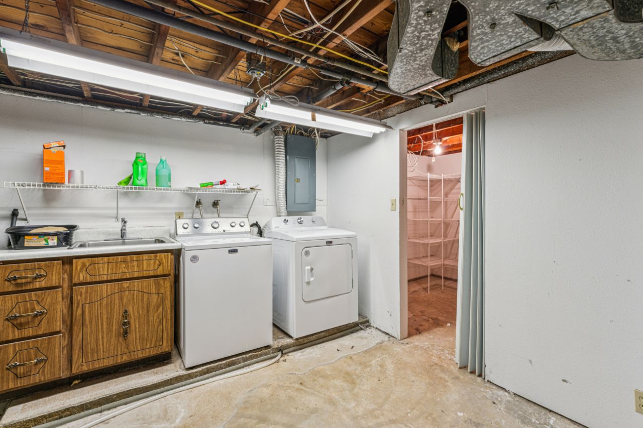 6900 Foxcroft Drive St. Louis Missouri basement