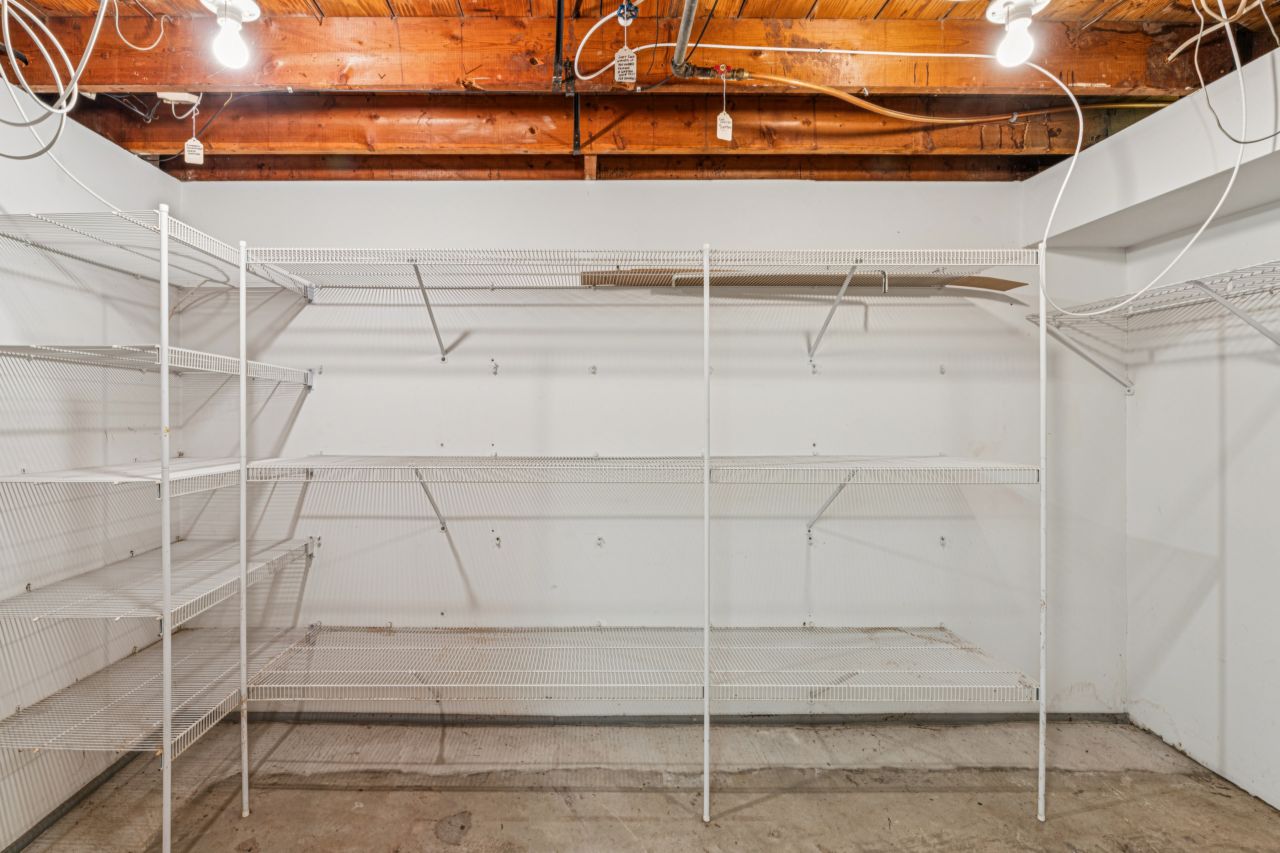 6900 Foxcroft Drive St. Louis Missouri storage