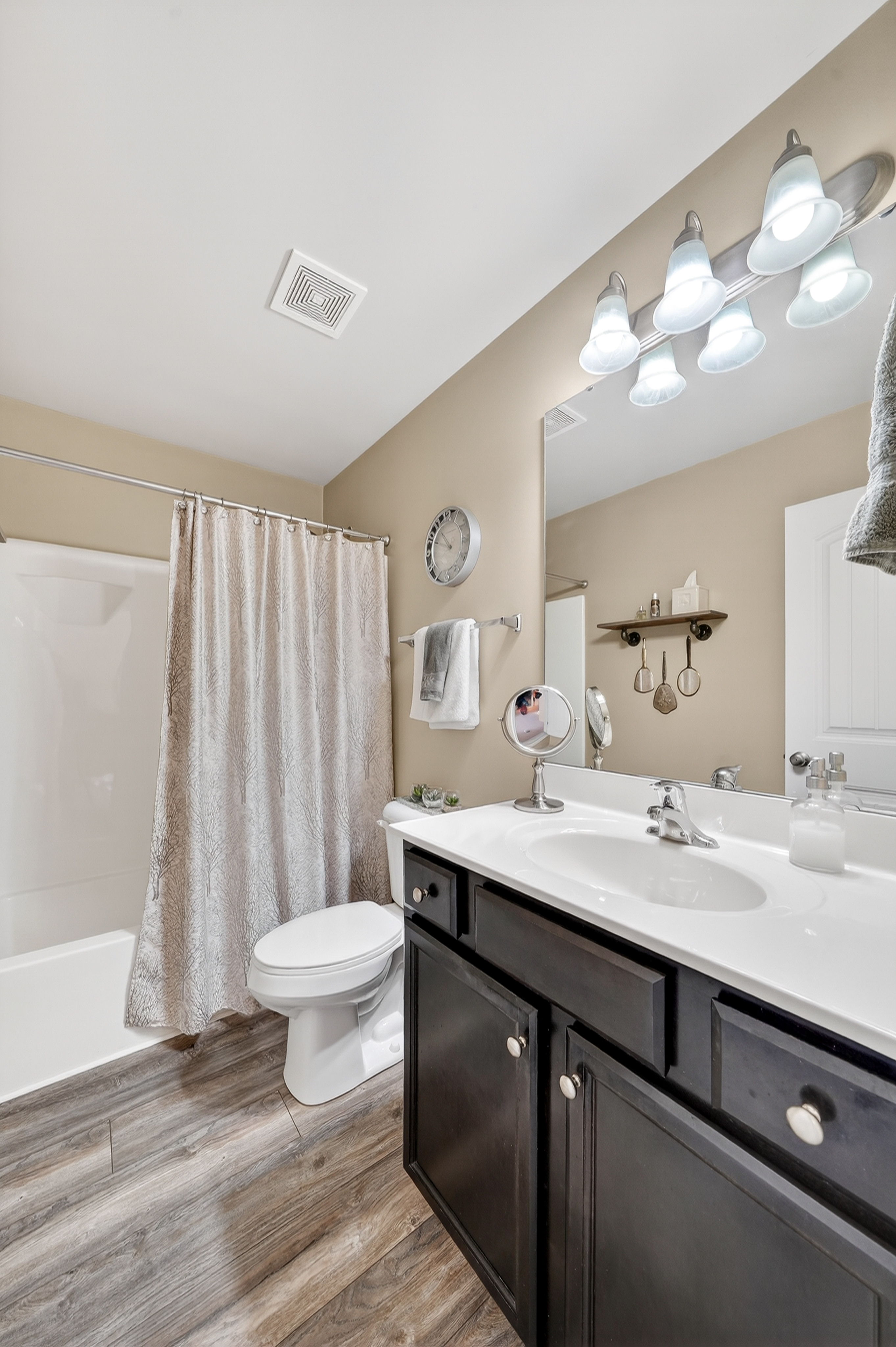 113 Katie Lynn Bathroom