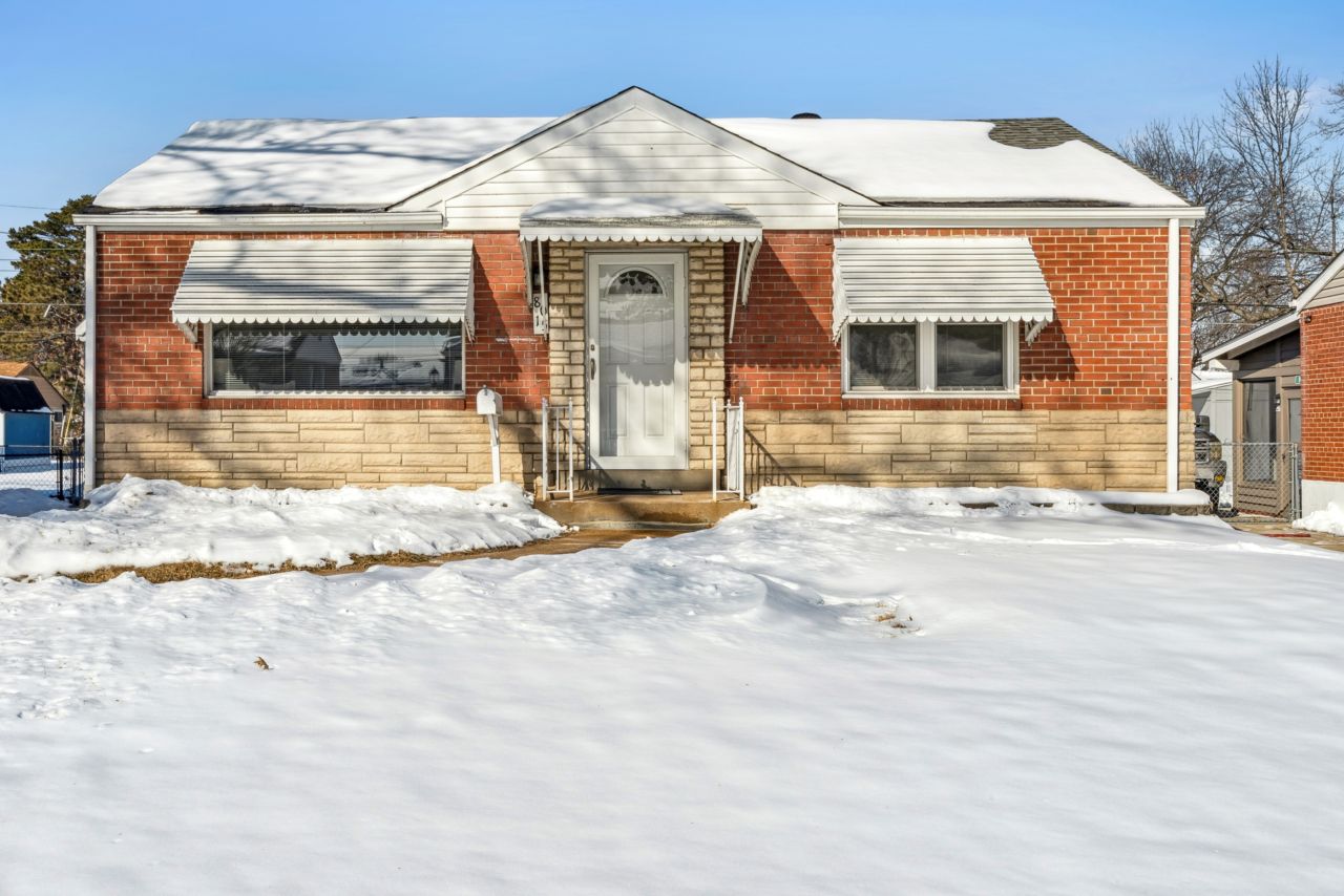 8015 Parkwood St. Louis