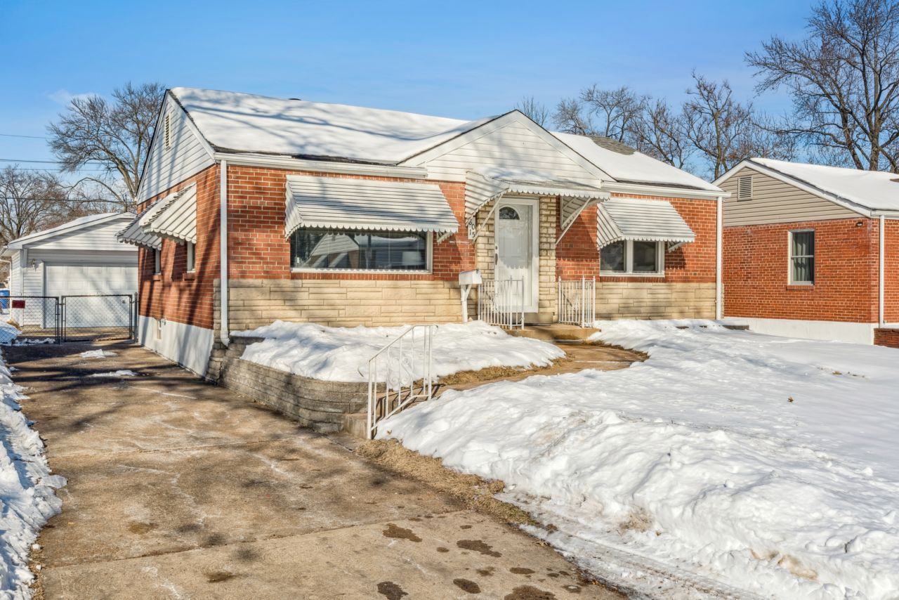 8015 Parkwood St. Louis