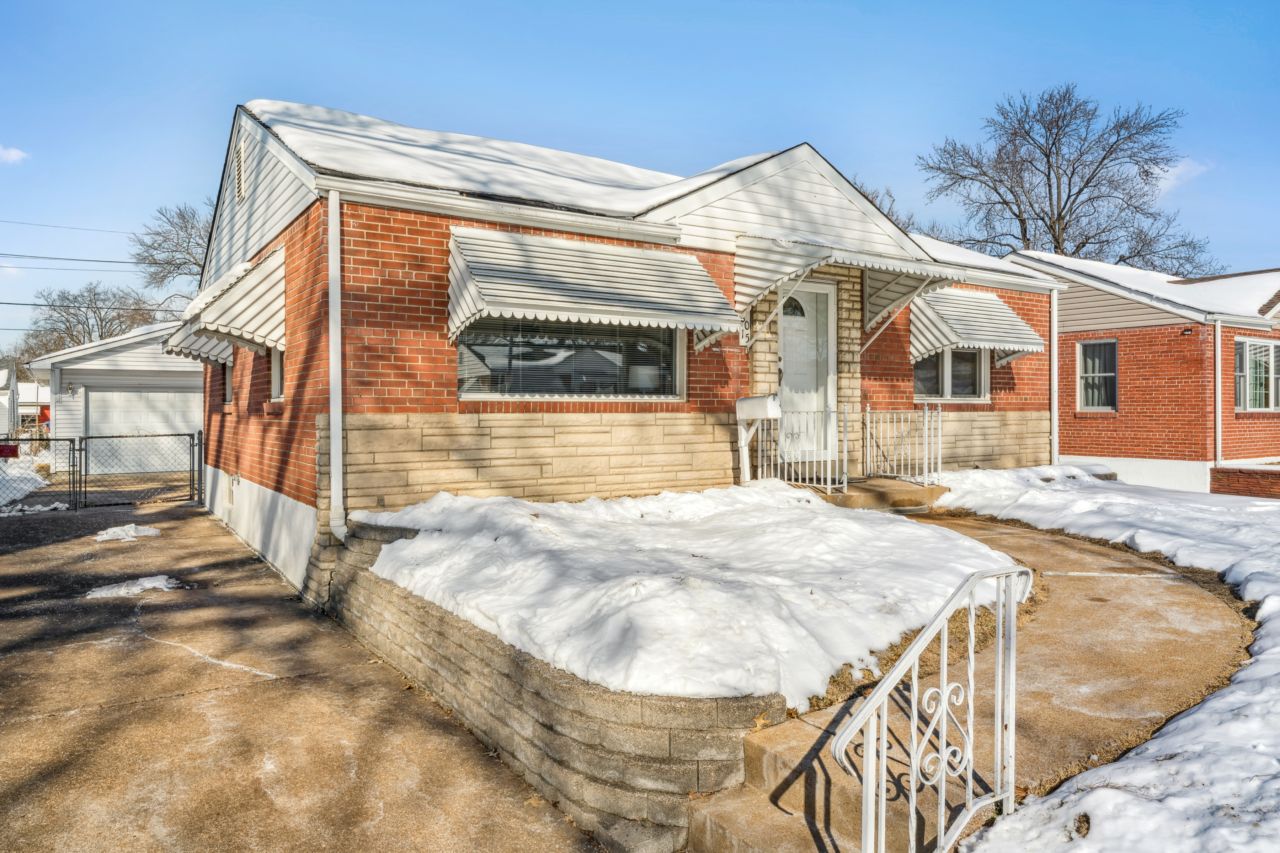 8015 Parkwood St. Louis