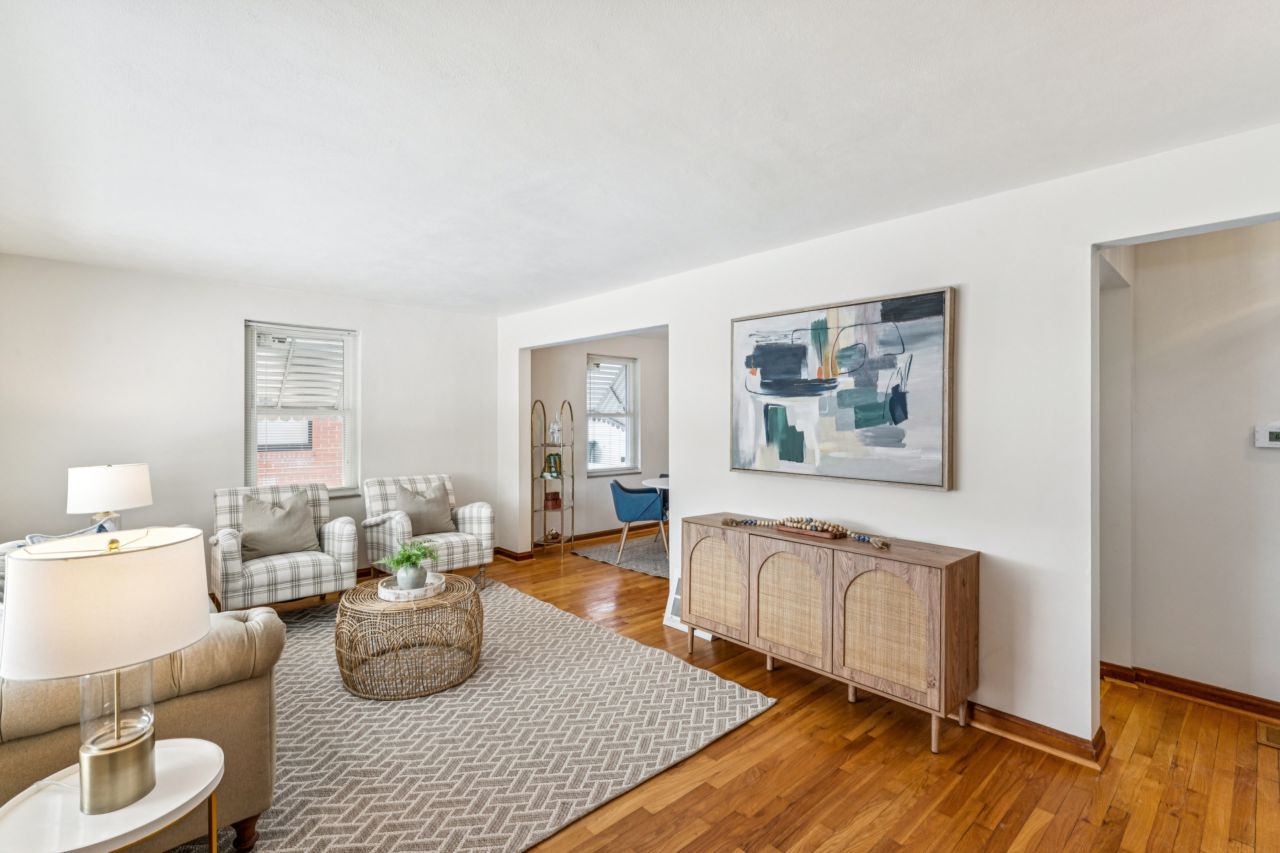 8015 Parkwood St. Louis