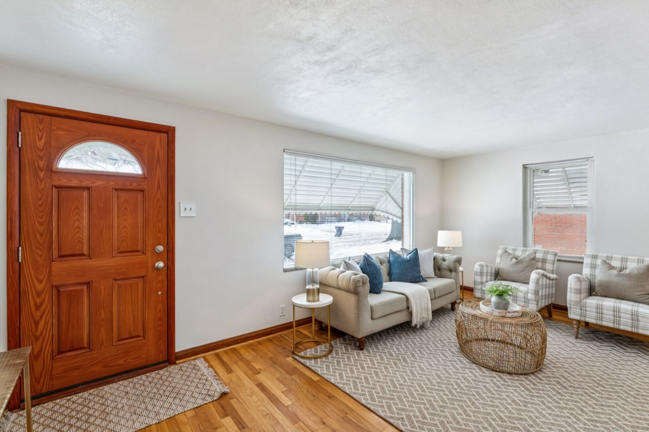 8015 Parkwood St. Louis