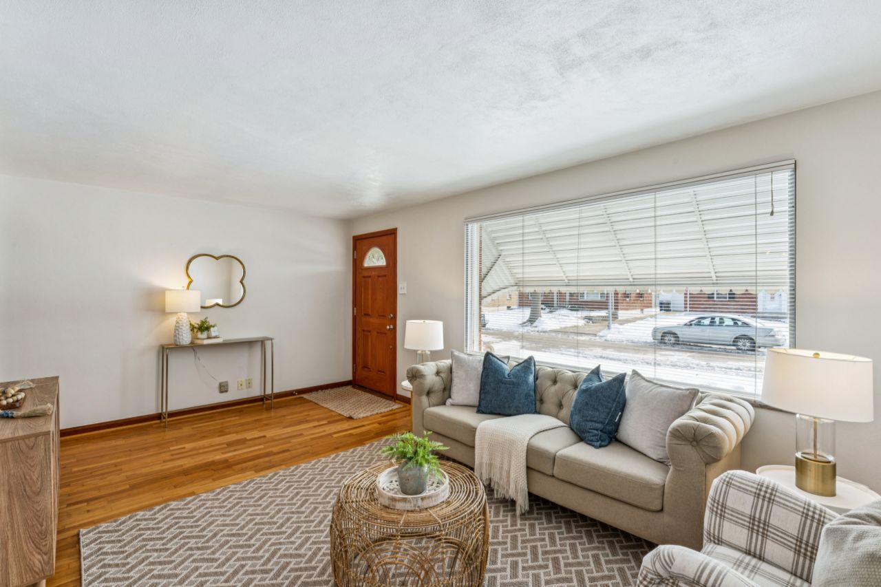 8015 Parkwood St. Louis