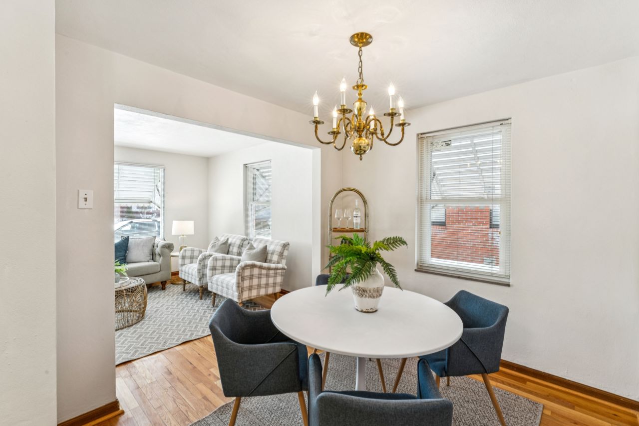 8015 Parkwood St. Louis