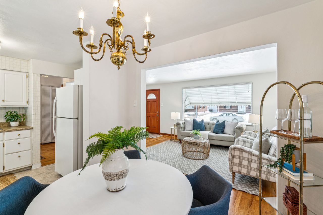 8015 Parkwood St. Louis