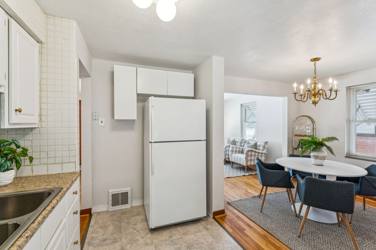 8015 Parkwood St. Louis