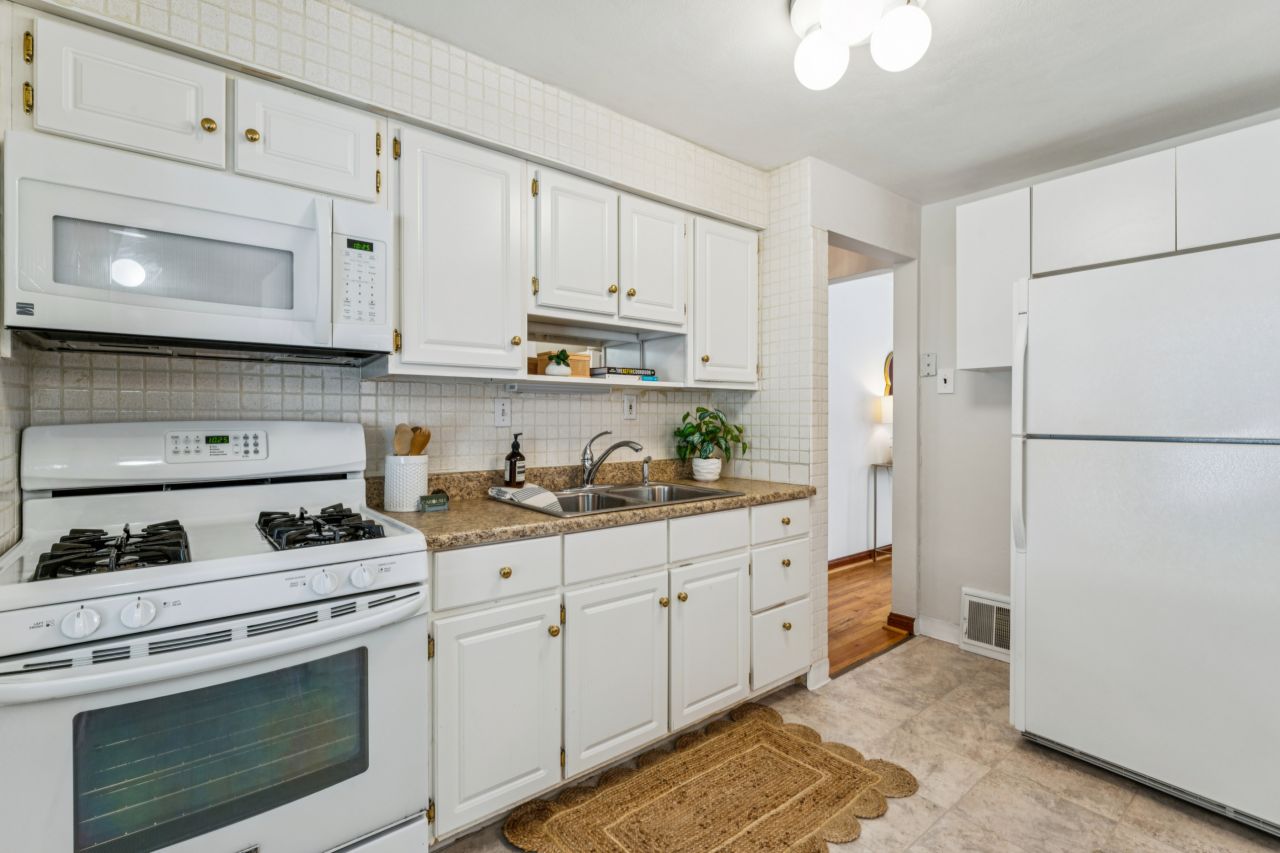 8015 Parkwood St. Louis