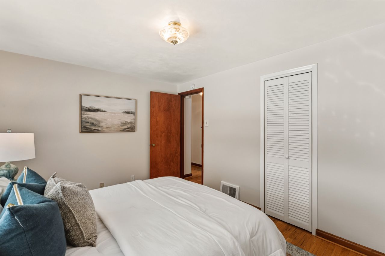 8015 Parkwood St. Louis