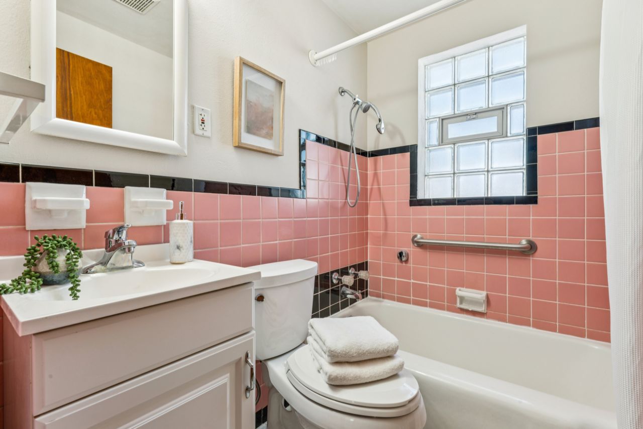 8015 Parkwood St. Louis