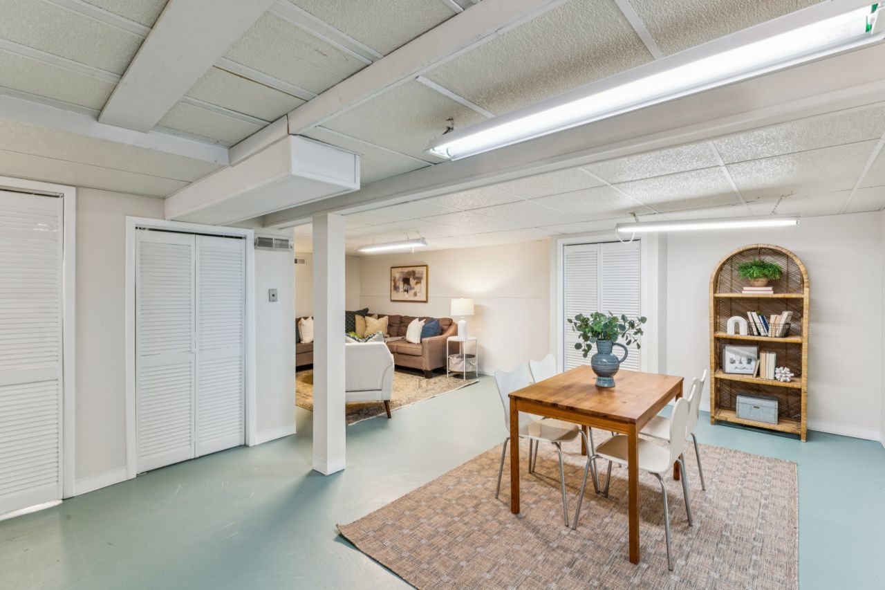 8015 Parkwood St. Louis