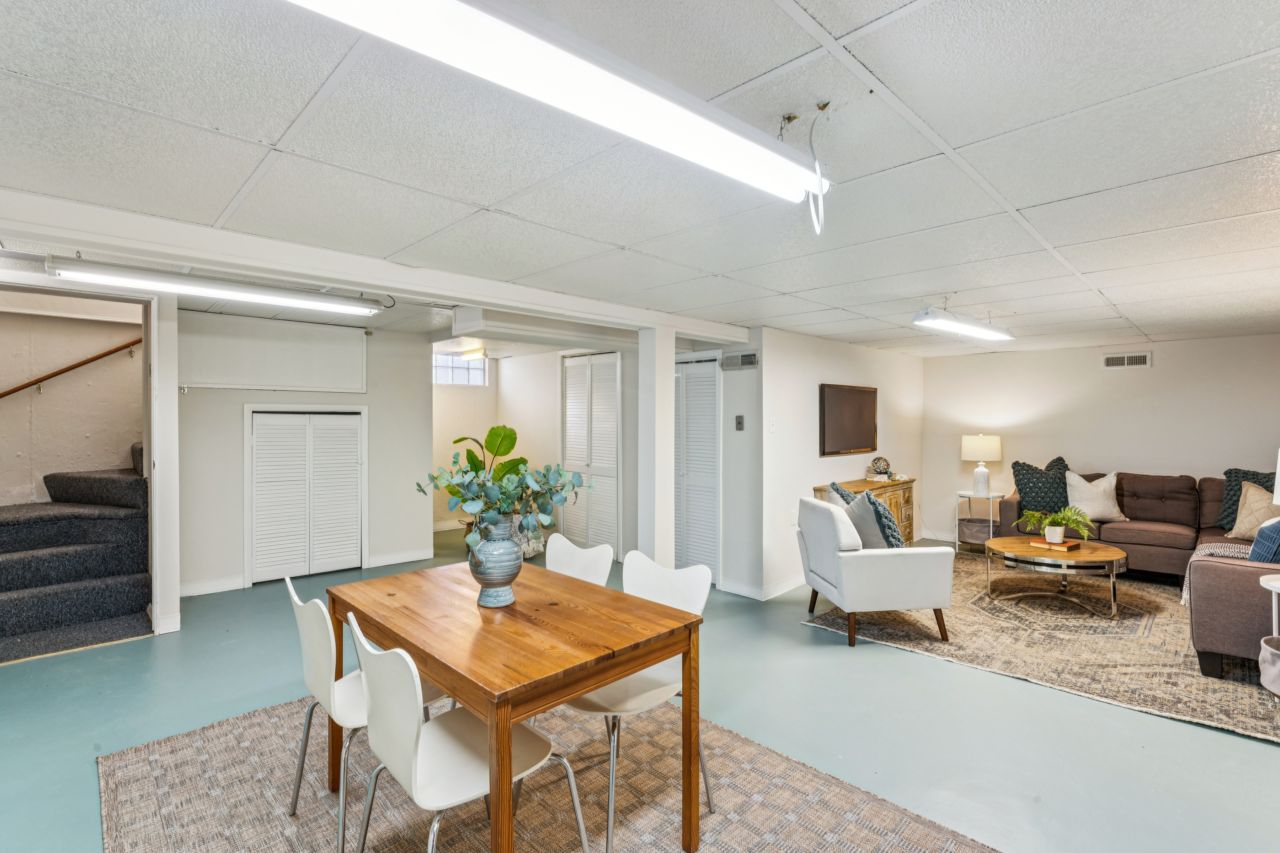 8015 Parkwood St. Louis