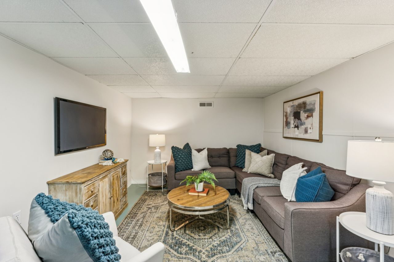 8015 Parkwood St. Louis