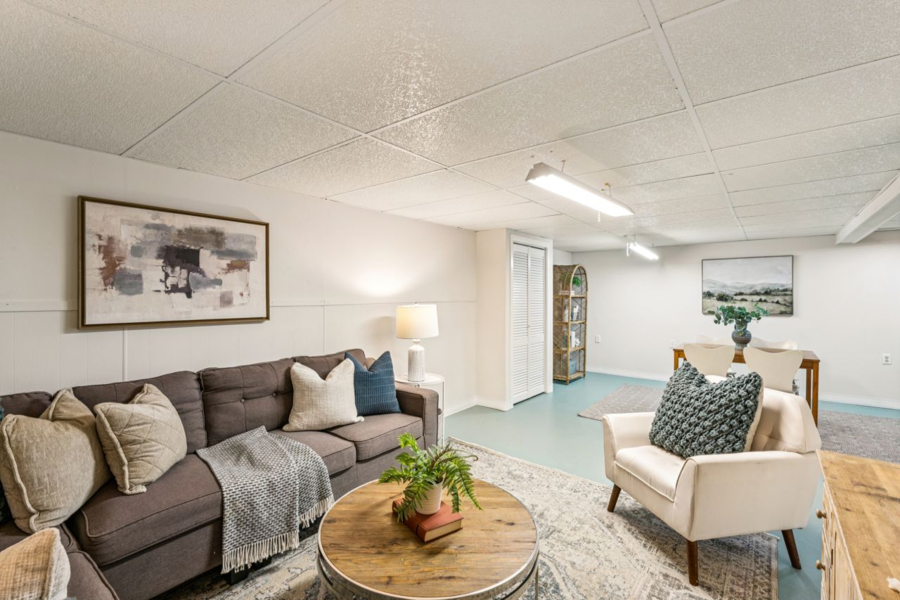 8015 Parkwood St. Louis