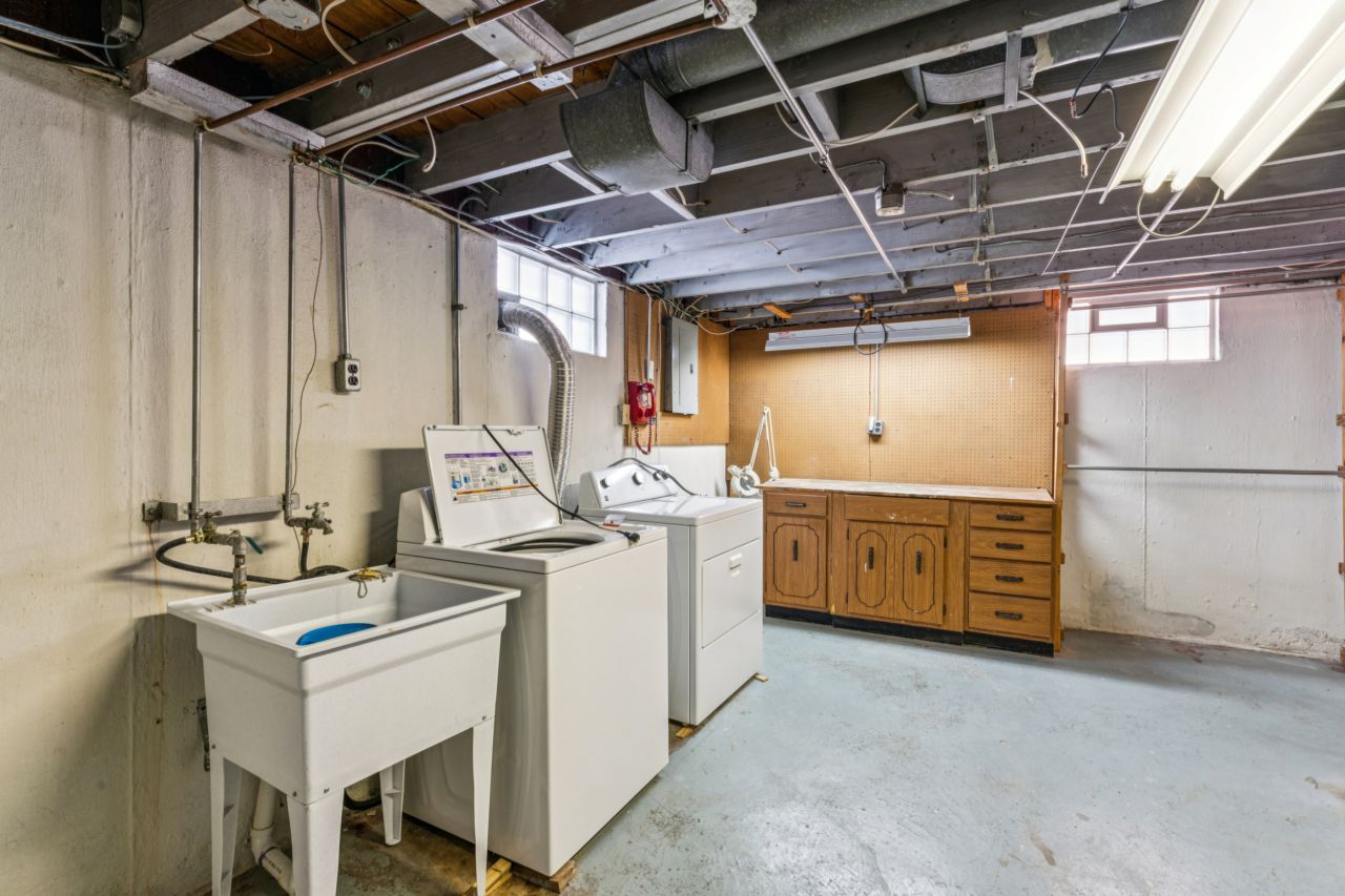 8015 Parkwood St. Louis