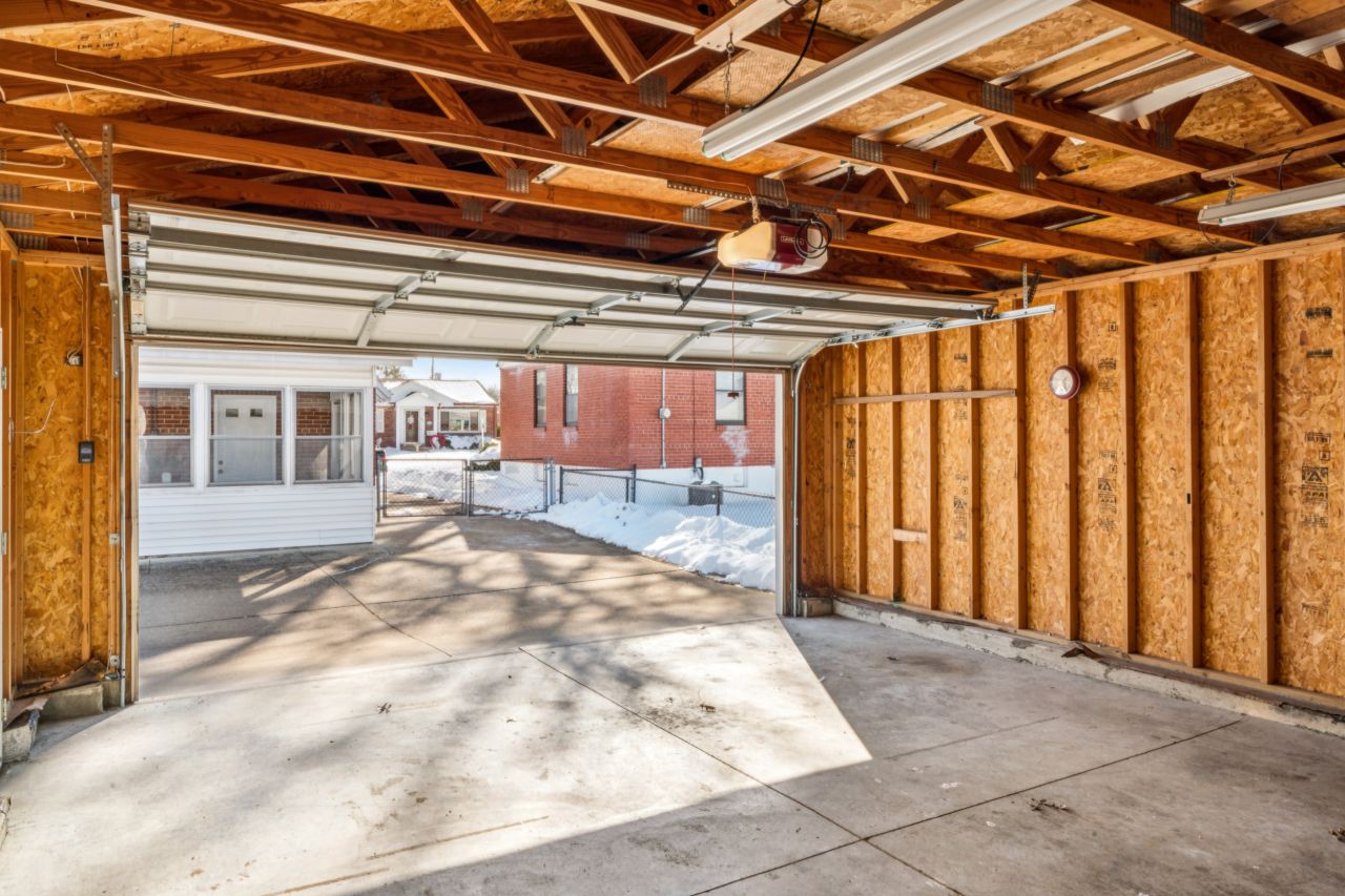 8015 Parkwood St. Louis