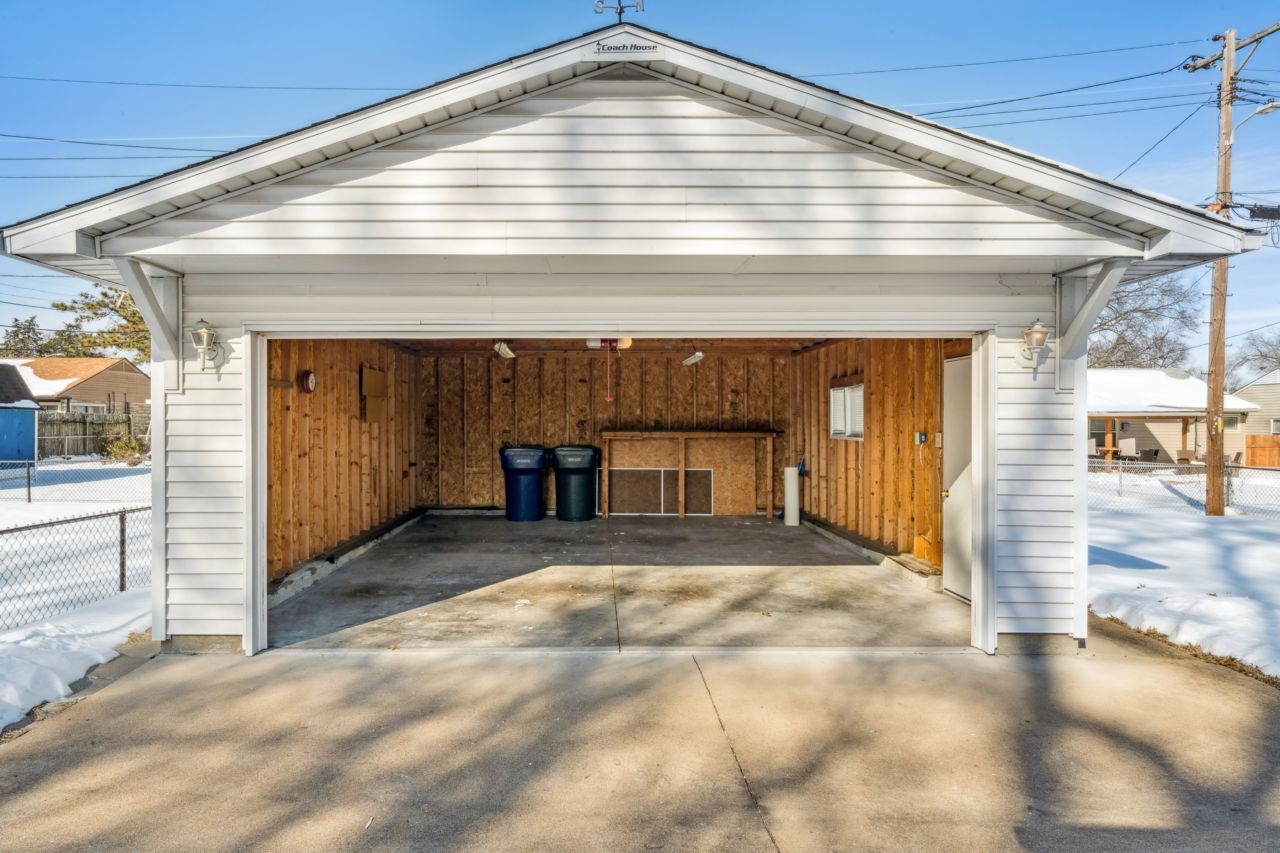 8015 Parkwood St. Louis