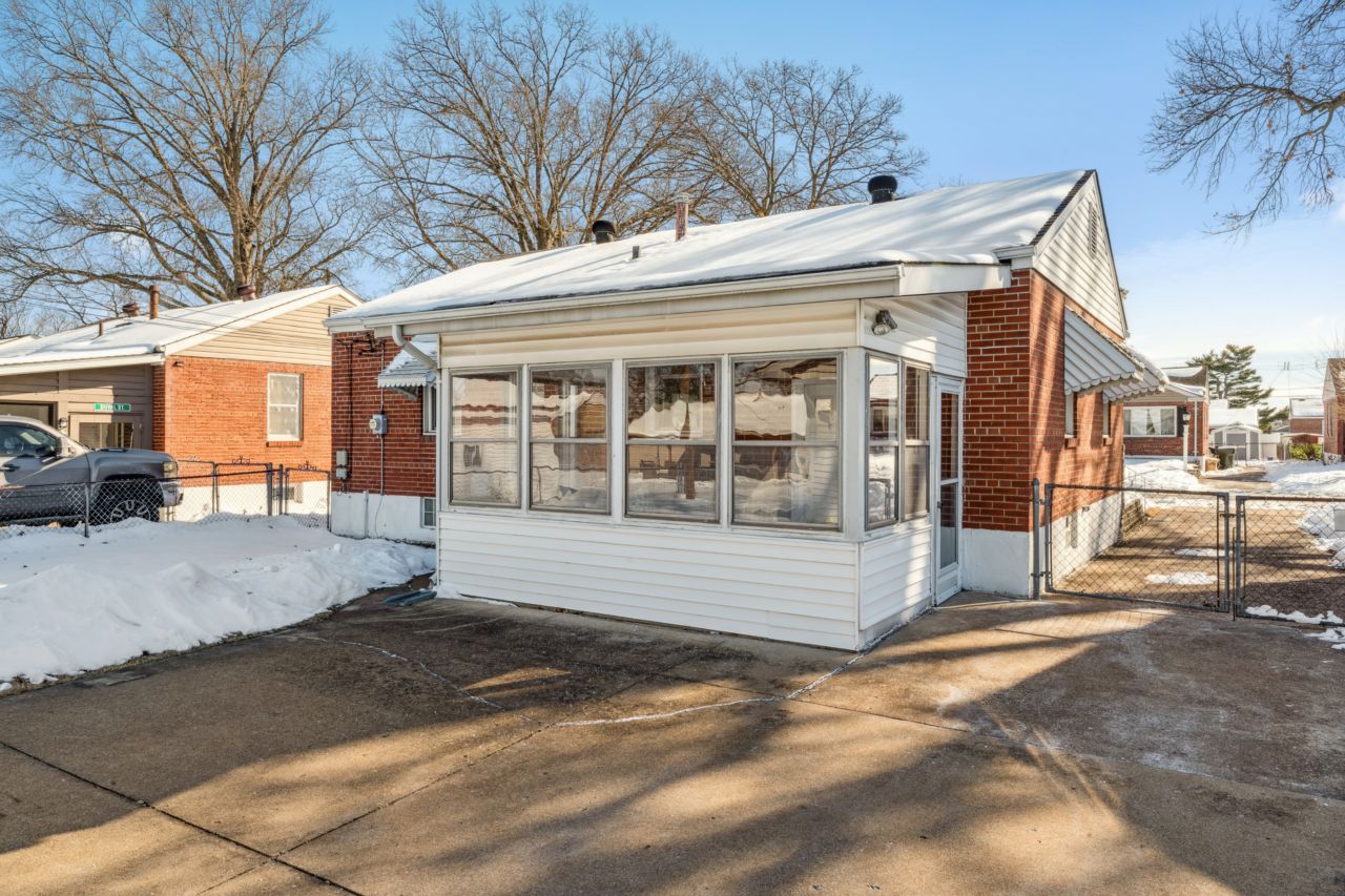 8015 Parkwood St. Louis