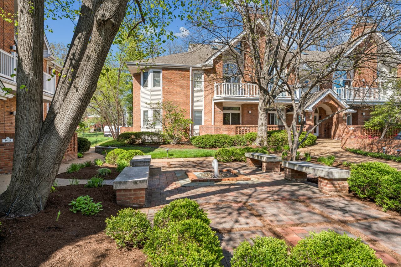 28 Country Club Terrace Condo listed in Glendale Missouri