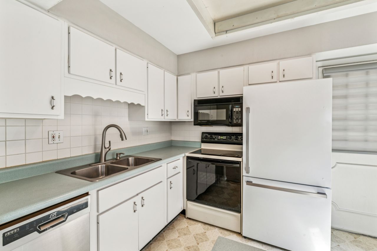 1718 Herault Place, condo in Parc Lorraine community of St. Louis Missouri