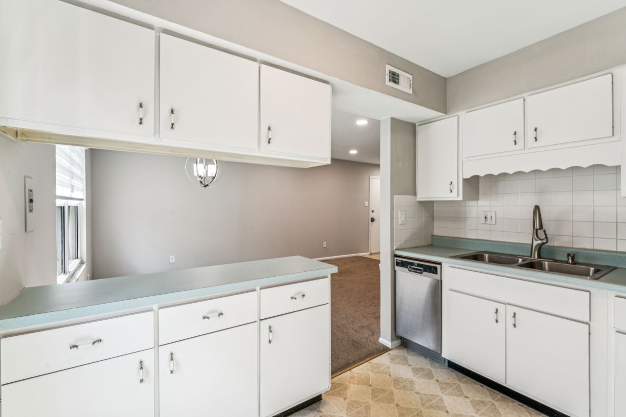 1718 Herault Place, condo in Parc Lorraine community of St. Louis Missouri