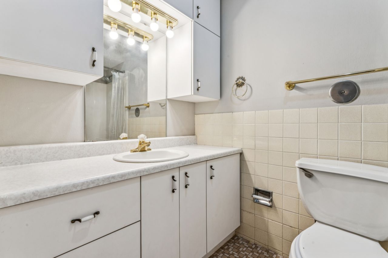 1718 Herault Place, condo in Parc Lorraine community of St. Louis Missouri