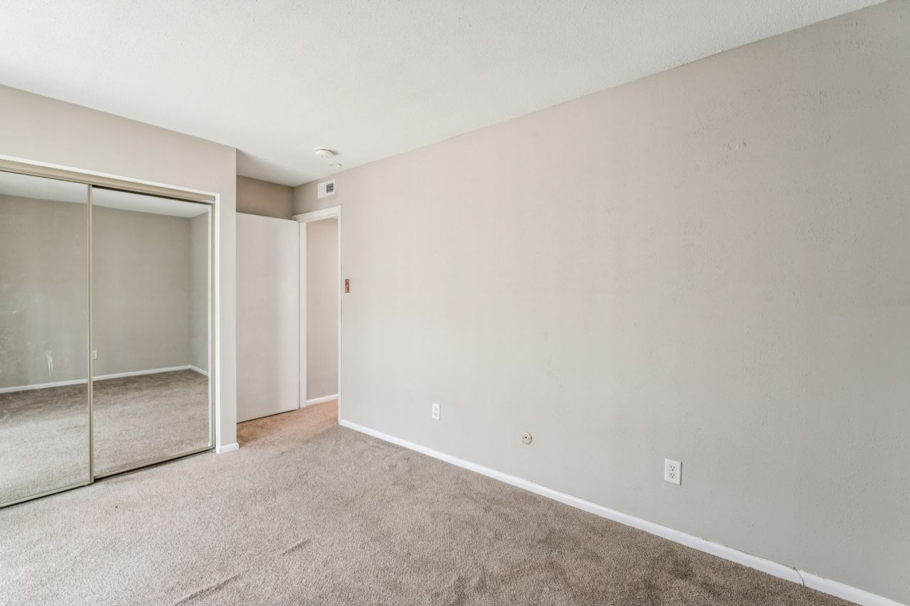 1718 Herault Place, condo in Parc Lorraine community of St. Louis Missouri