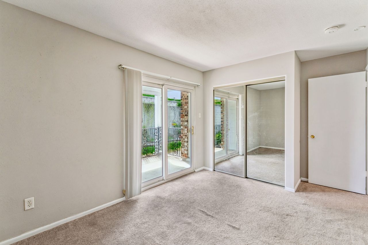 1718 Herault Place, condo in Parc Lorraine community of St. Louis Missouri