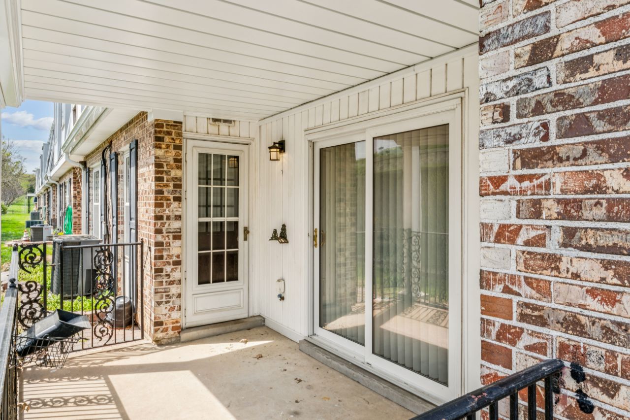1718 Herault Place, condo in Parc Lorraine community of St. Louis Missouri