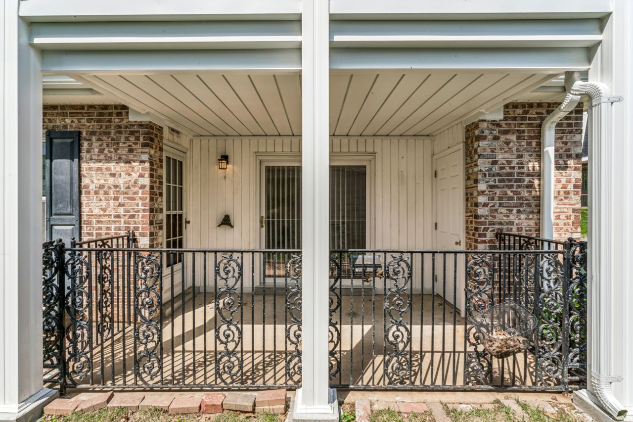 1718 Herault Place, condo in Parc Lorraine community of St. Louis Missouri