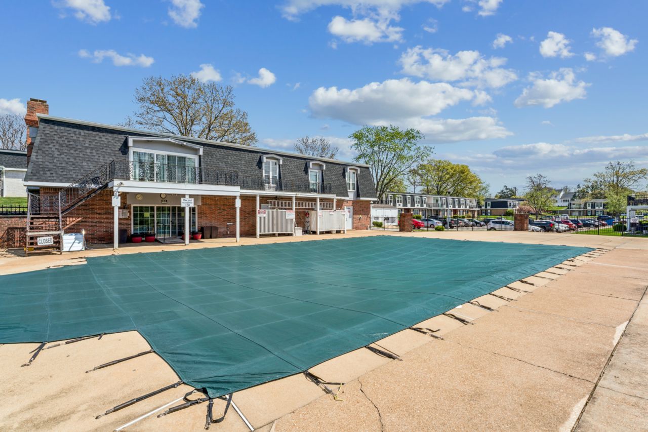 1718 Herault Place, condo in Parc Lorraine community of St. Louis Missouri