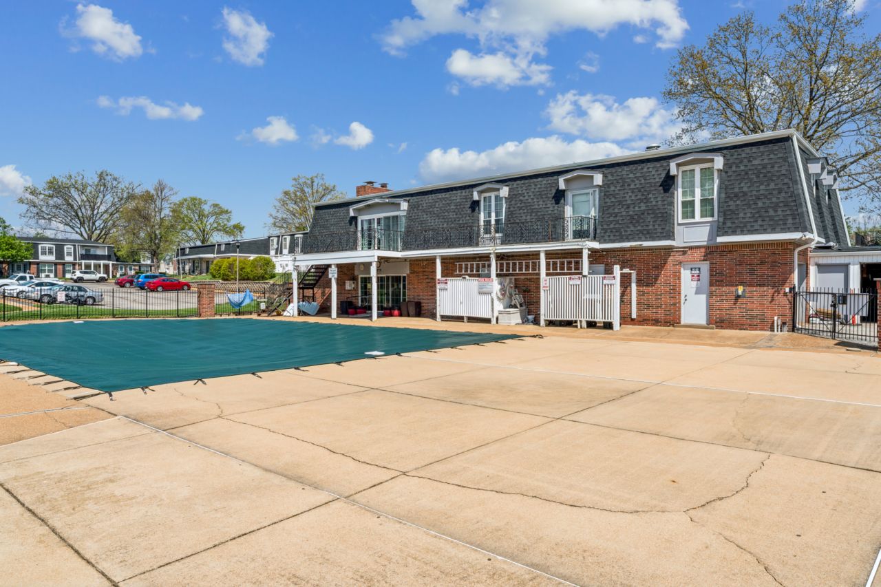 1718 Herault Place, condo in Parc Lorraine community of St. Louis Missouri