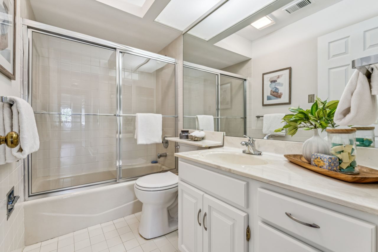 28 Country Club Terrace Condo listed in Glendale Missouri