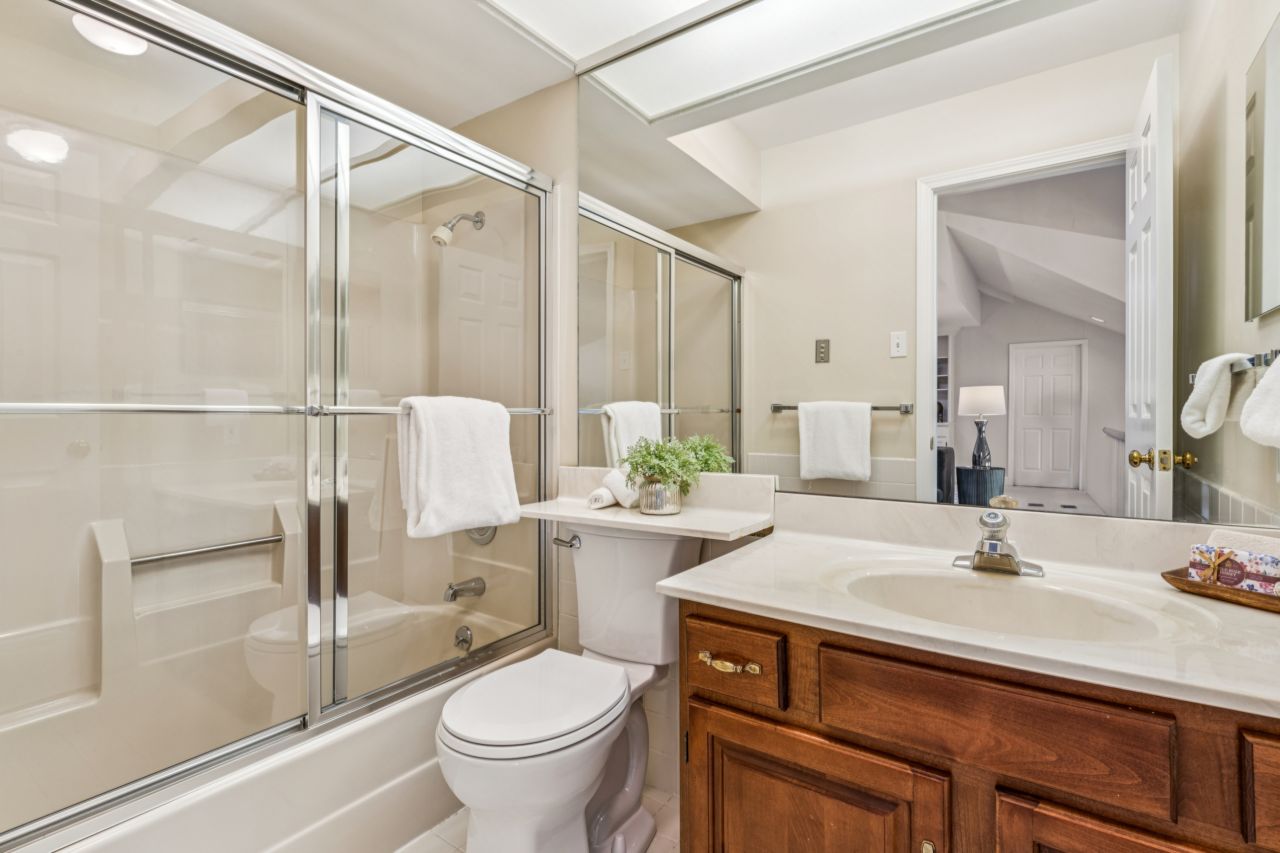 28 Country Club Terrace Condo listed in Glendale Missouri