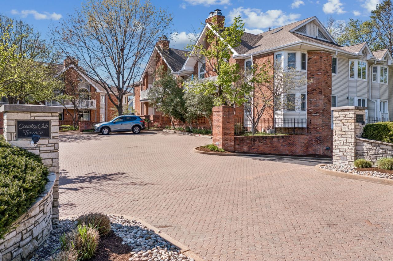 28 Country Club Terrace Condo listed in Glendale Missouri