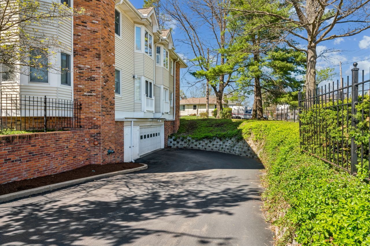 28 Country Club Terrace Condo listed in Glendale Missouri